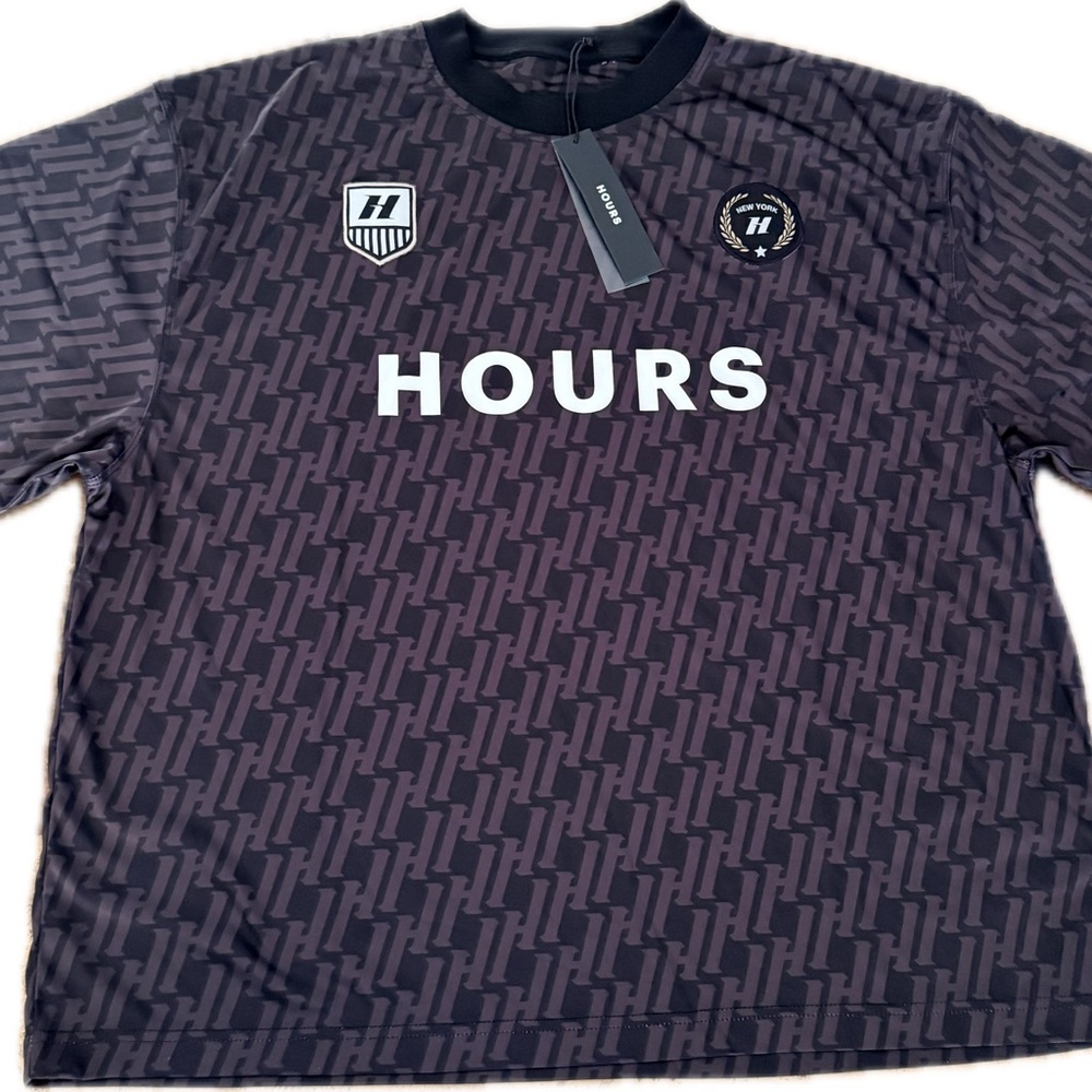 NWT Hours Men's Dark Patterned Soccer Jersey

LOT C